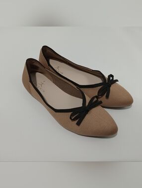 Danskin Glow Tan Ballet Flats with Black Trim and Bow Size 8.5